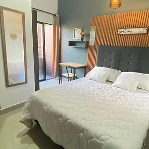 Apartamento 31 Con Balcon En Laureles Estadio, Medellín
